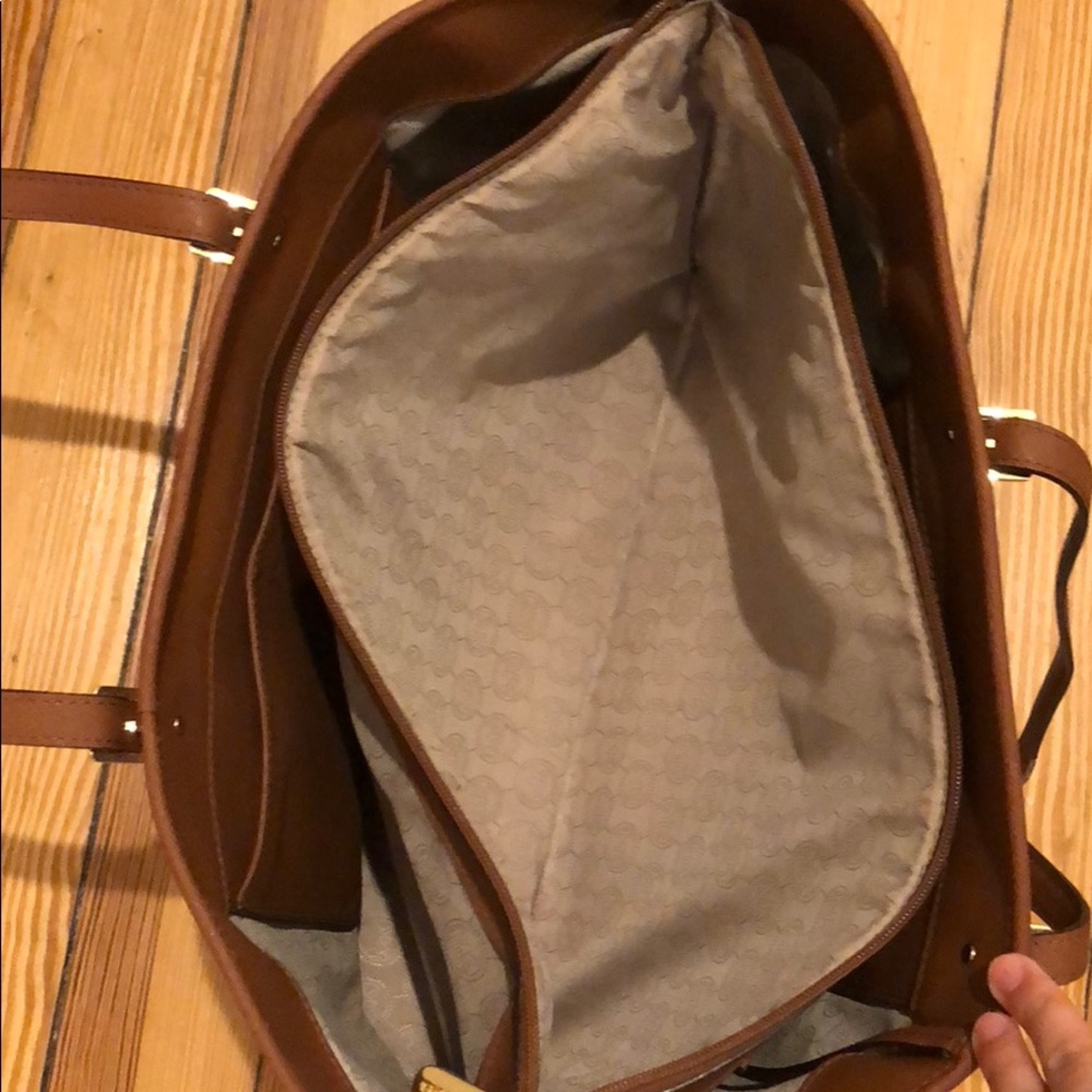 Michael Kors laptop/iPad leather purse - Picture 5 of 6